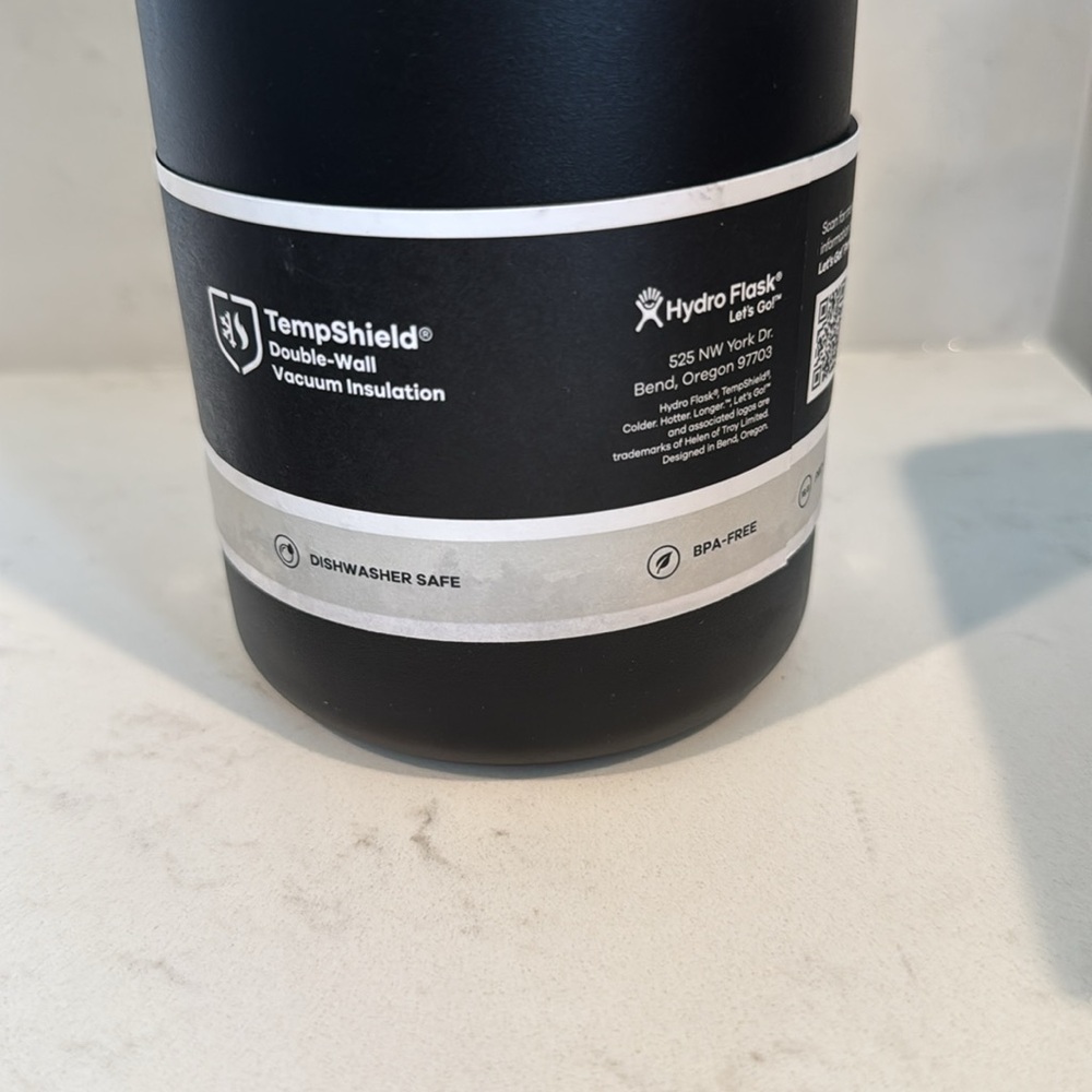 Hydro Flask Matte Black Bottle with Flip Lid - Picture 3 of 6